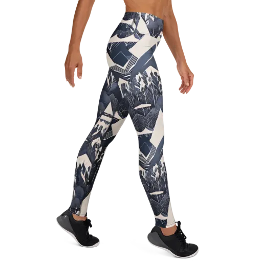Nocturne Botanica on a Yoga Leggings