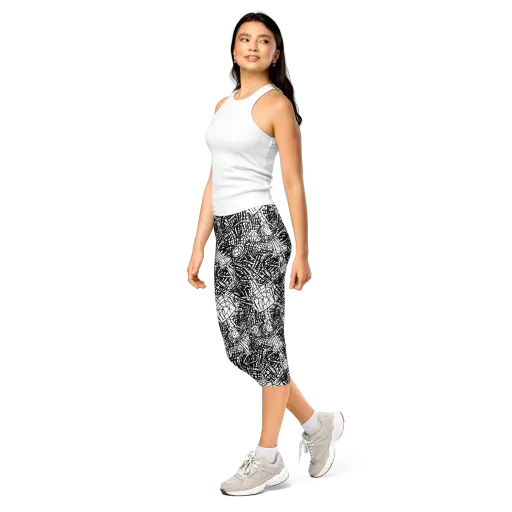 Obsidian Static on a Capri Leggings