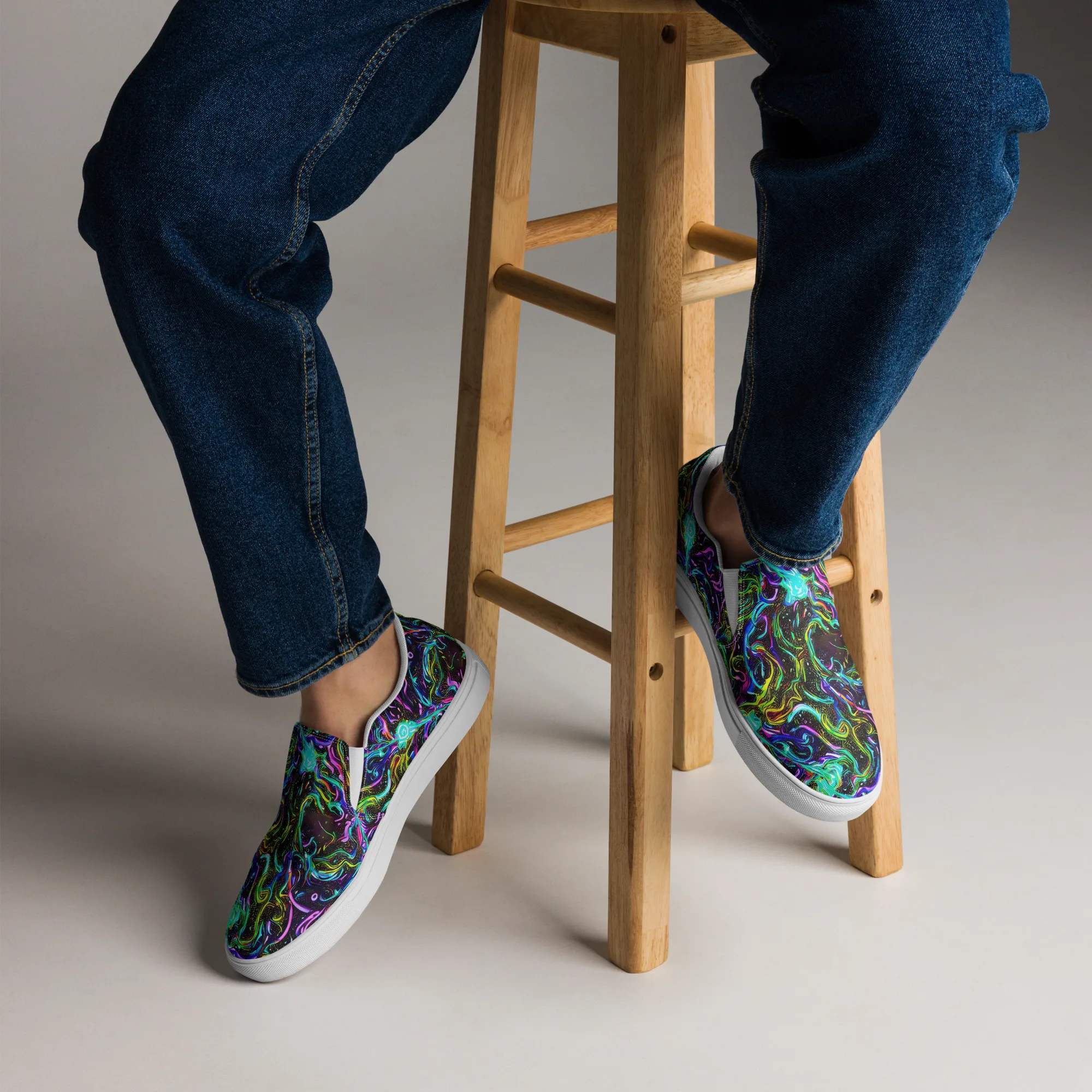 Aurora Static on Men's Slip-On Canvas Shoes — Front