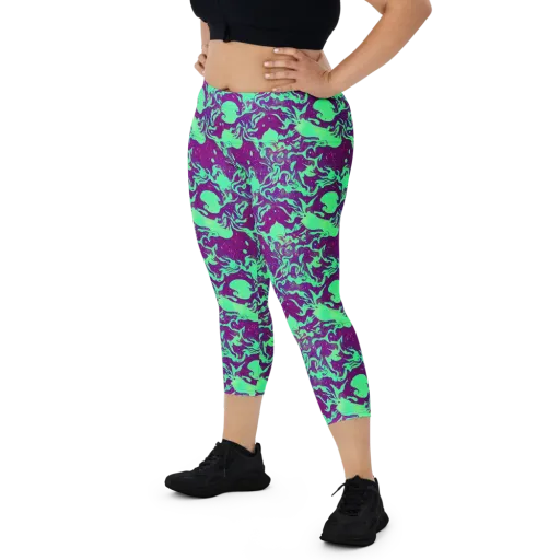 Alien Ripples on a Capri Leggings