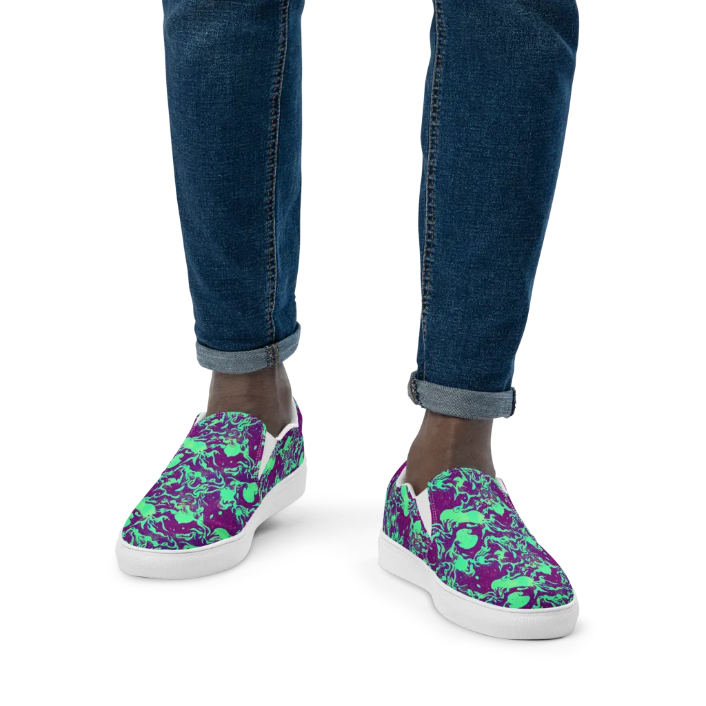 Alien Ripples on Men's Slip-On Canvas Shoes — Front