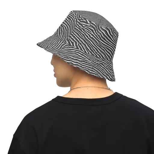 Hypnotic Waves on a Reversible Bucket Hat