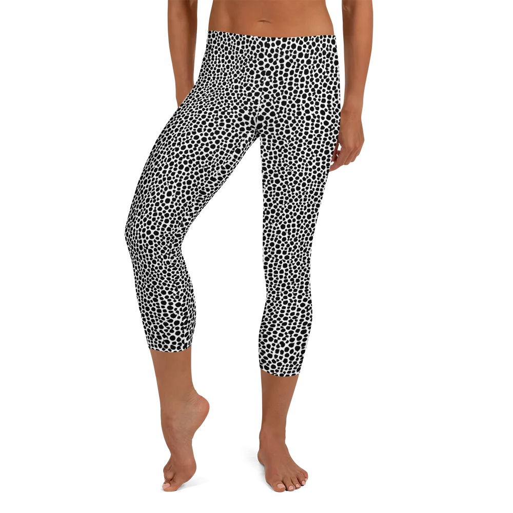 Noir Pebble on Capri Leggings — Front