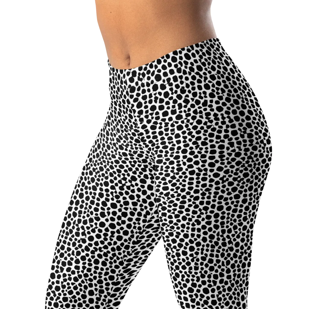 Noir Pebble on Leggings — Left Front