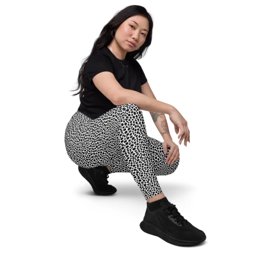 Noir Pebble on a Leggings with Pockets