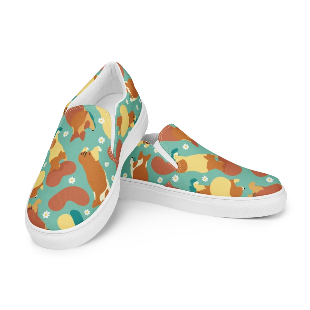 Daisy Dachshund on Men's Slip-On Canvas Shoes — Left Front