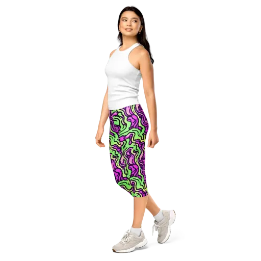 Mintchine Maze on a Capri Leggings
