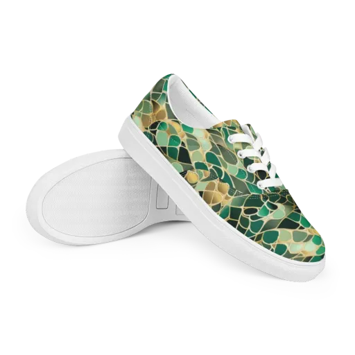 Gilded Emerald Lattice Men's Lace-Up Canvas Shoes on model