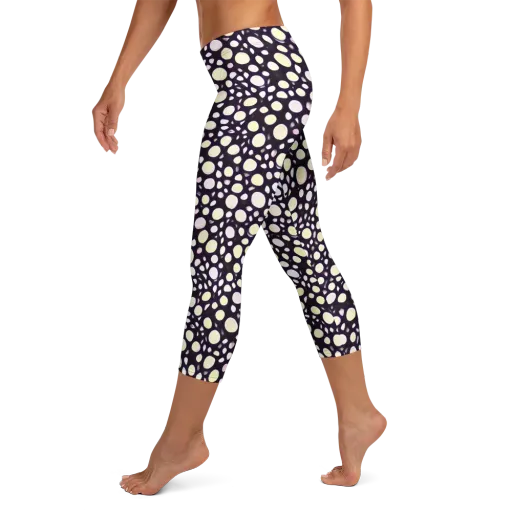 Midnight Pebble on a Capri Leggings