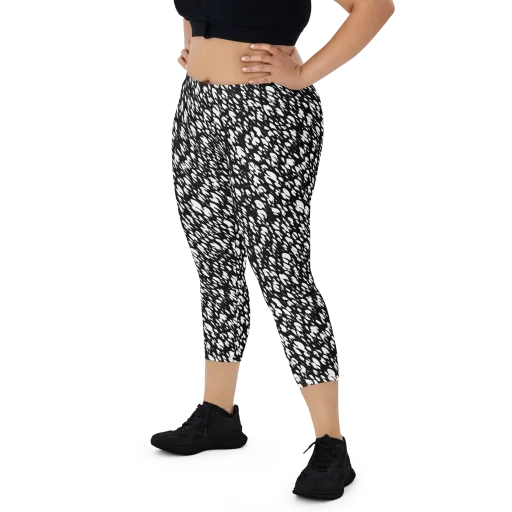 Noir Static on a Capri Leggings
