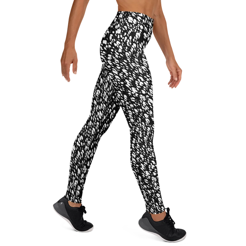 Noir Static on Yoga Leggings — Right