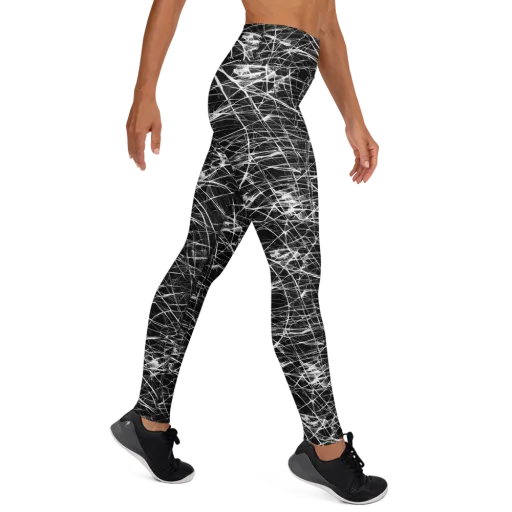 Whitewire Maze on a Yoga Leggings