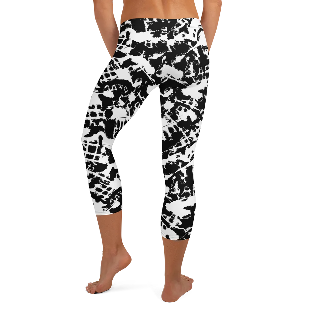 Noir Shatter on Capri Leggings — Back