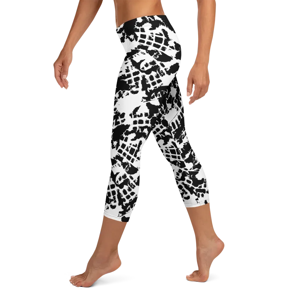 Noir Shatter on Capri Leggings — Left