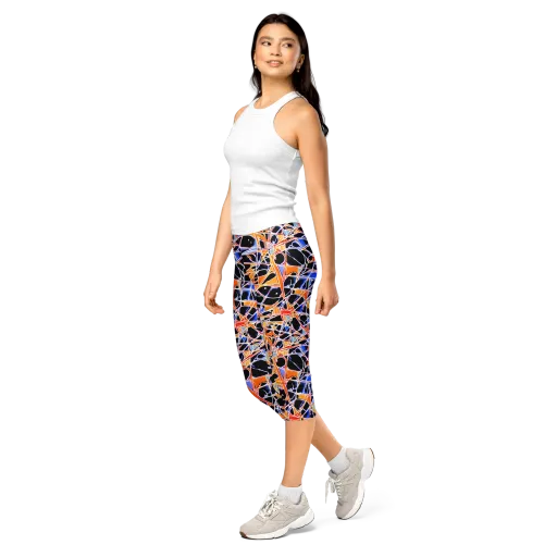 Static Eclipse on a Capri Leggings