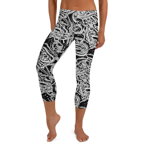 Blackwork Current on a Capri Leggings
