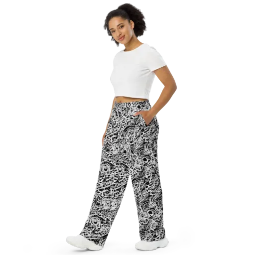 Blackcurrent on a Wide-Leg Pants