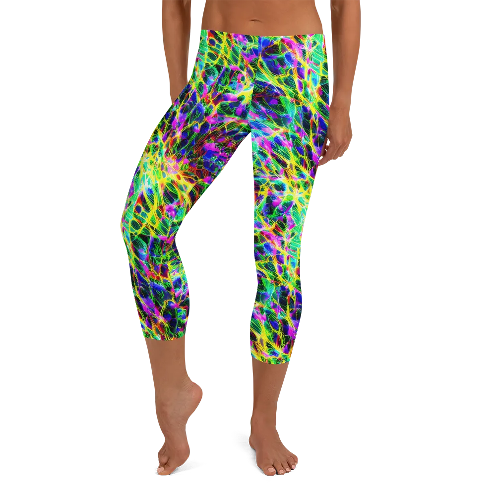 Psychedelic Rainforest on Capri Leggings — Front