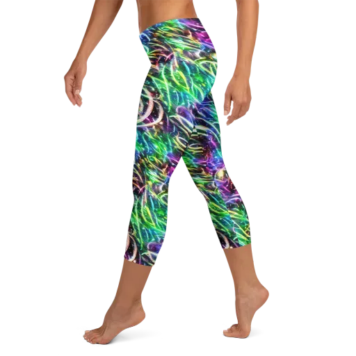 Nightglow Waves on a Capri Leggings