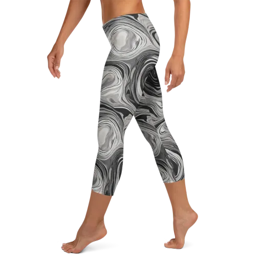 Monochrome Tide on a Capri Leggings